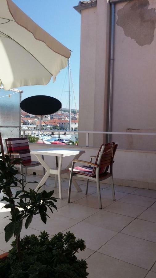 Tutini Dvori Apartment Primosten Bagian luar foto